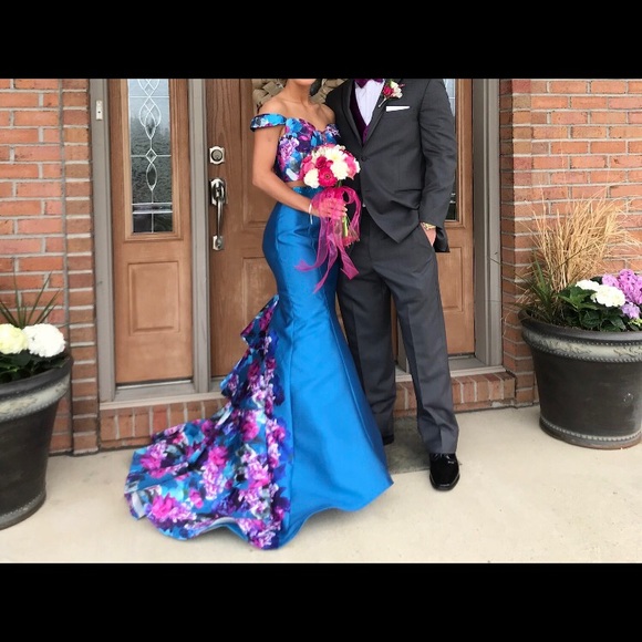 Ellie Wilde prom dress - Picture 3 of 4